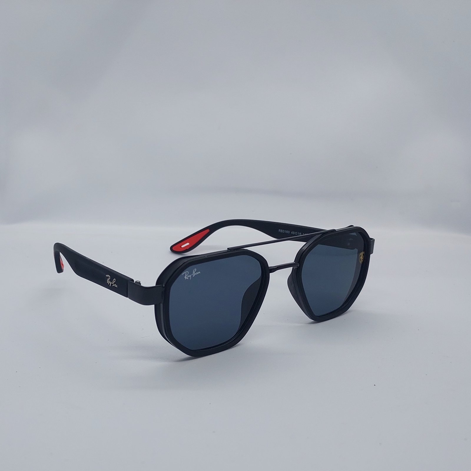 نظارة شمسية بلون ازرق وإطار معدني وبلاستيكي وجسر مزدوج من Ray-Ban