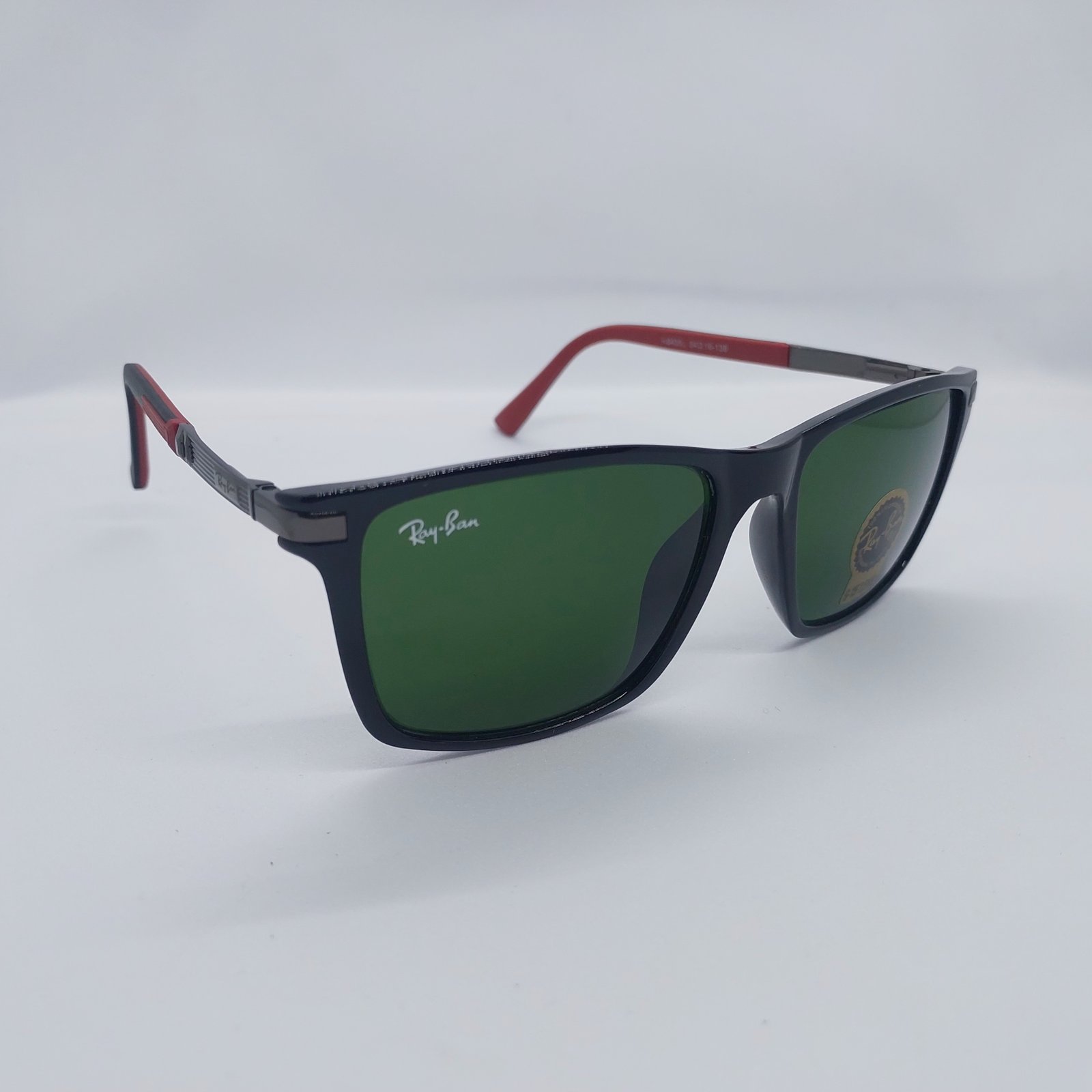 نظارة شمسية بلون اخضر وإطار معدني وبلاستيكي من Ray-Ban