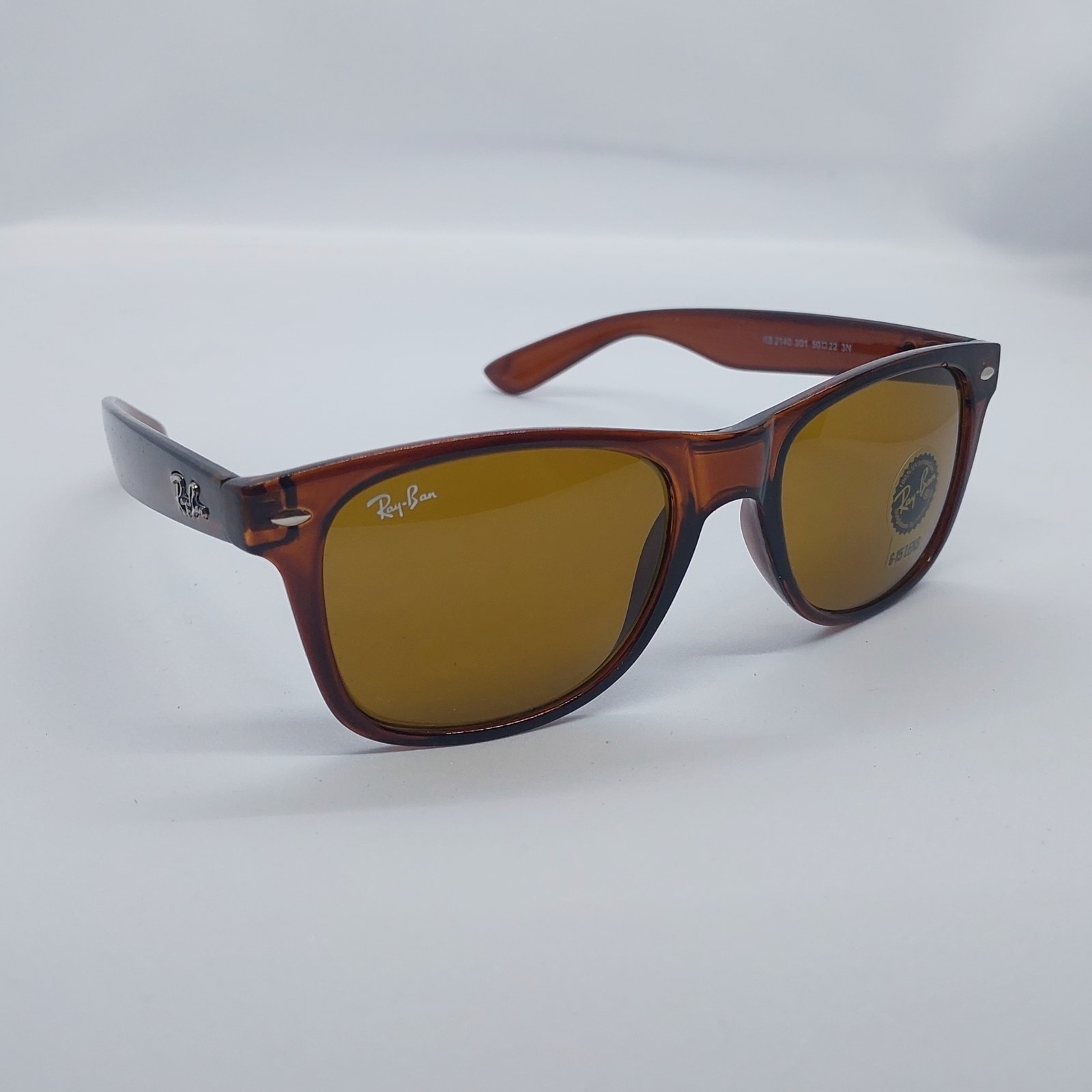 نظارة شمسية بلون بني  وإطاربلاستيكي من Ray-Ban